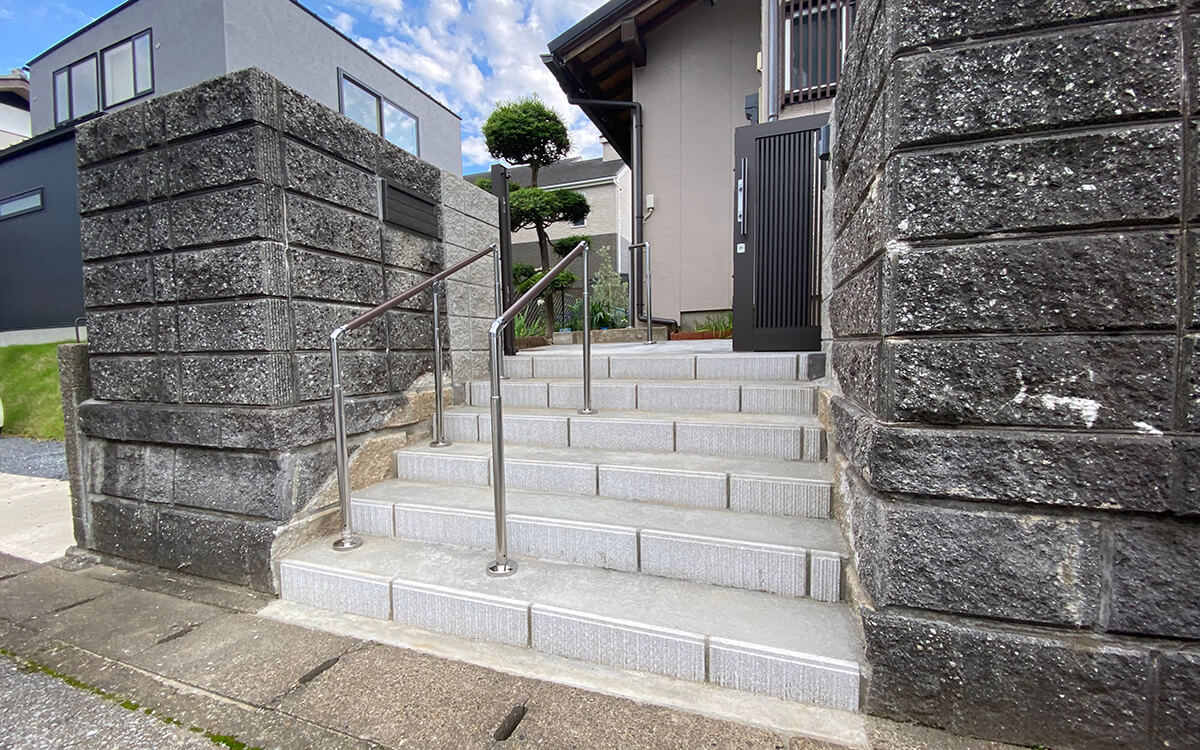 玄関回りをリフォームし昇り降りしやすく~四街道市 N様邸~